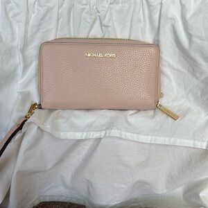 Michael Kors wristlet
